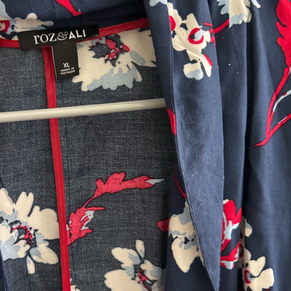 Roz & Ali Women's Navy Floral Blazer